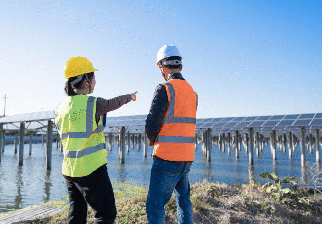 Solar engineer design – "सोलर सिस्टम डिजाइन करते इंजीनियर"